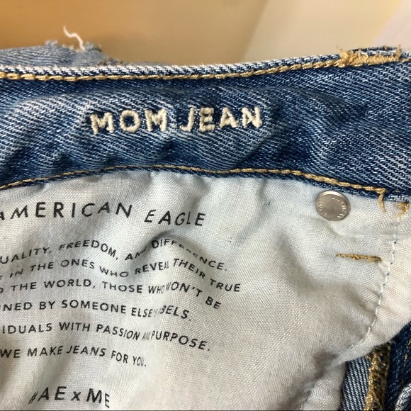 American Eagle High-Rise Mom Jeans - Picture 5 of 6